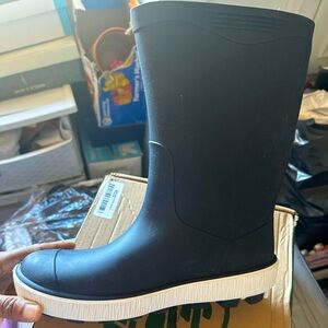 Beaut navy/white youth boots KAMIK NEW! Size 6 youth boys